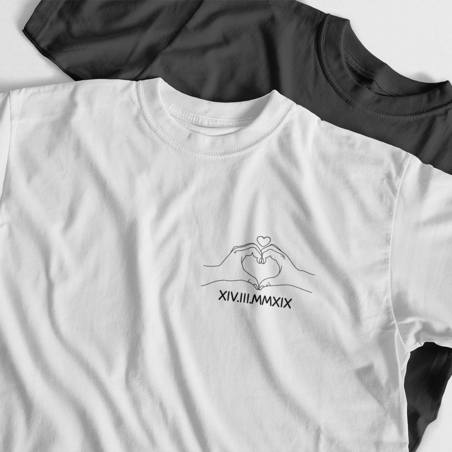 Personalisiertes T-Shirt Paare Line Art Mit Wunschdatum Römische Zahlen